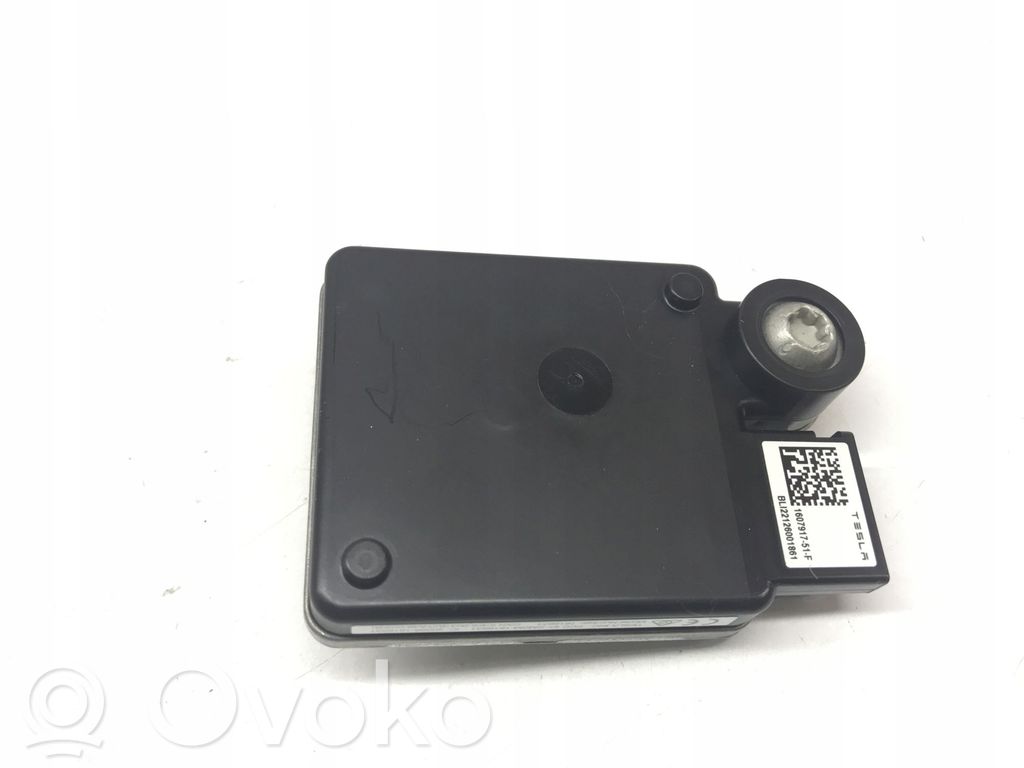 Tesla Model Y Distronic sensor radar 