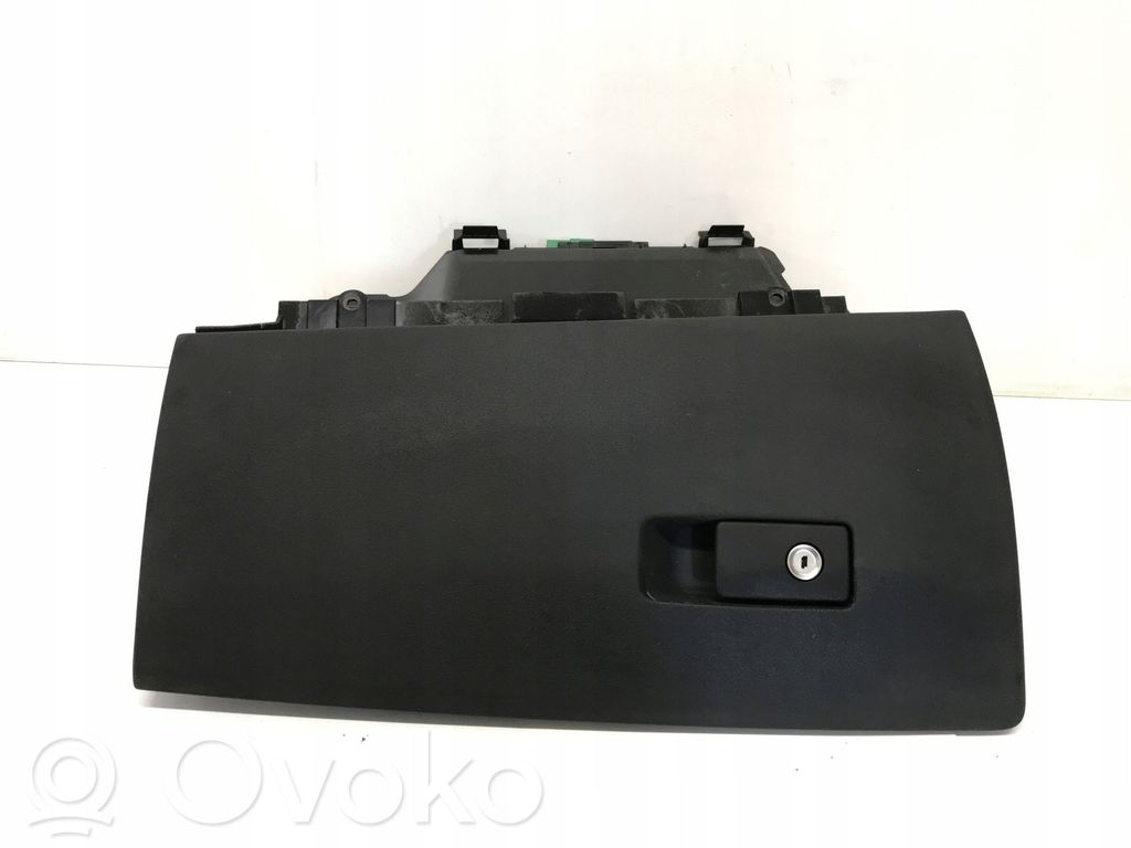 Volvo S80 Glove box 