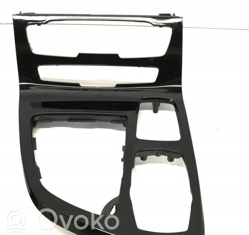 BMW 2 F45 Embellecedor de la consola central 
