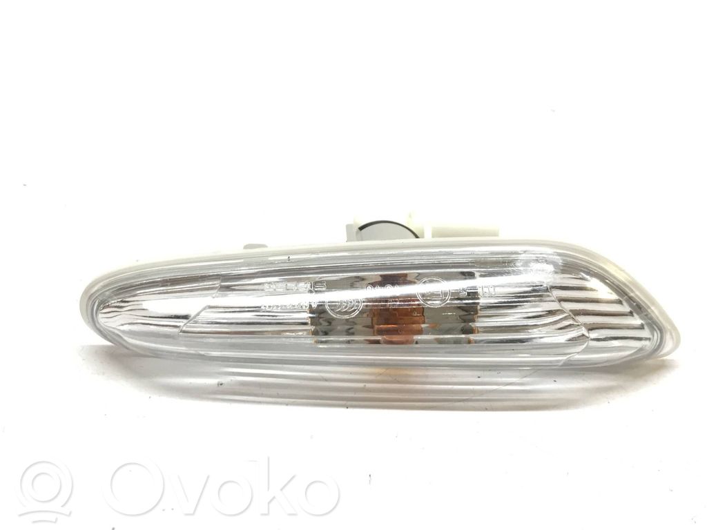 Front fender indicator light   7253326