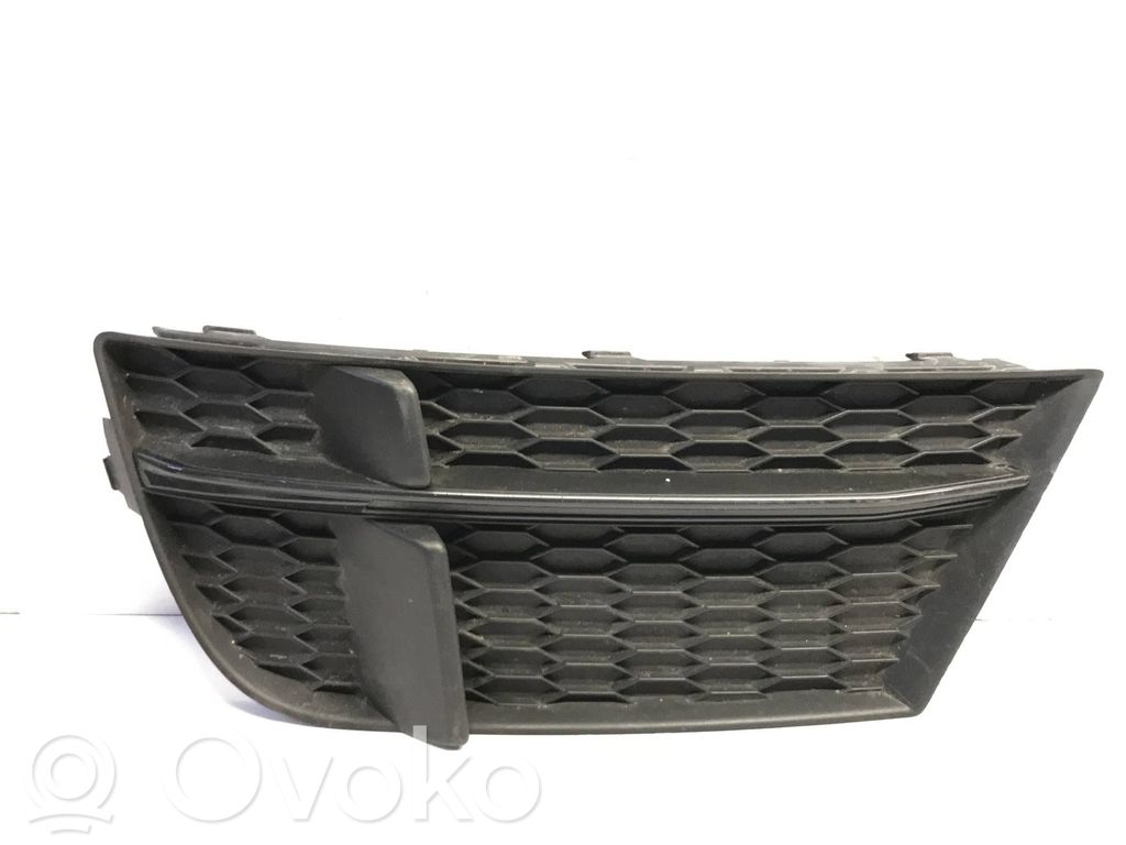 Kratka dolna zderzaka przedniego   8V3807681AB