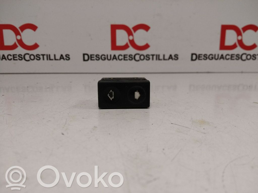 Electric window control switch   8368941