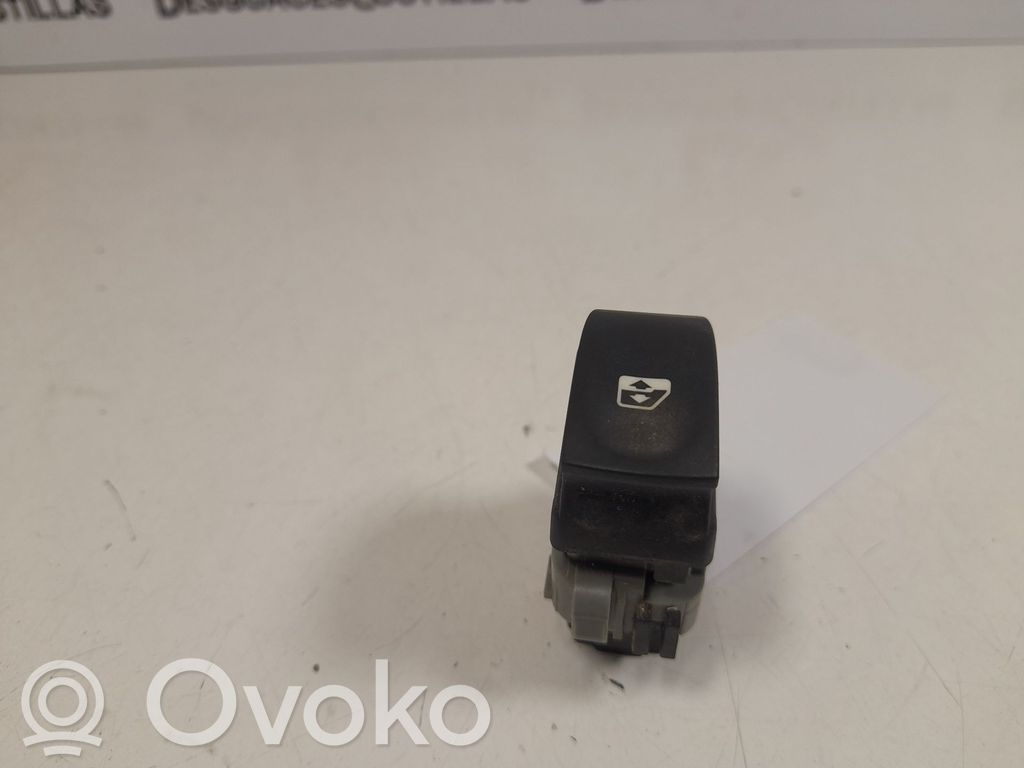 Renault Clio III Electric window control switch 