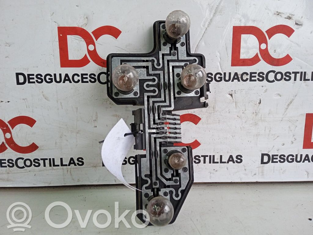 Opel Corsa B Takavalon polttimon suojan pidike 