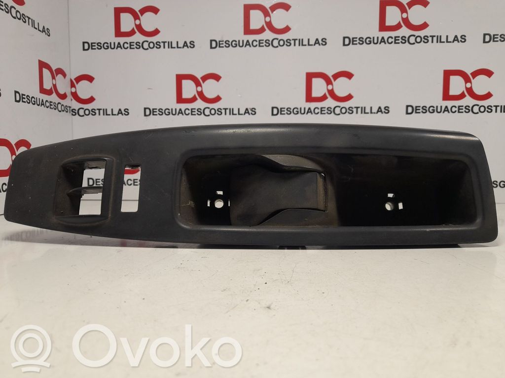 Opel Combo D Front door interior handle 