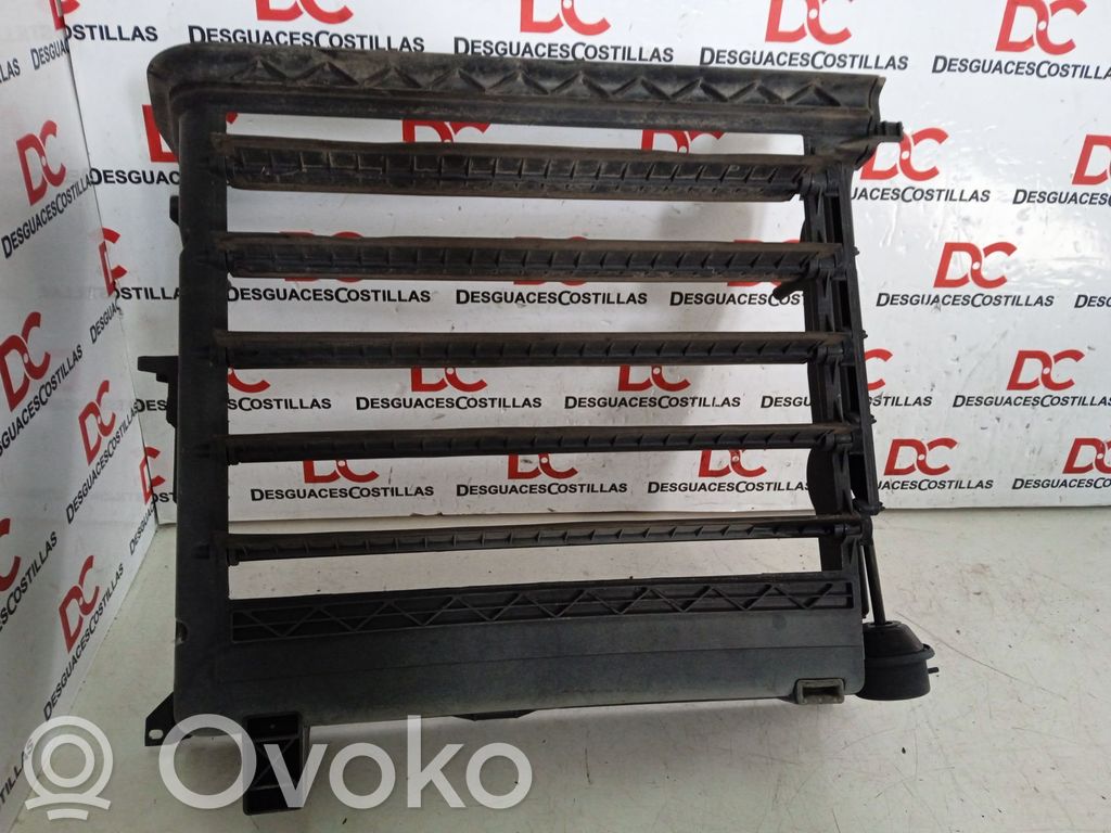 Kühlergrill   157048048