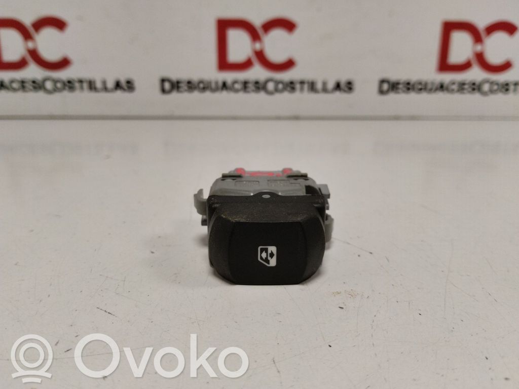Renault Clio III Electric window control switch 