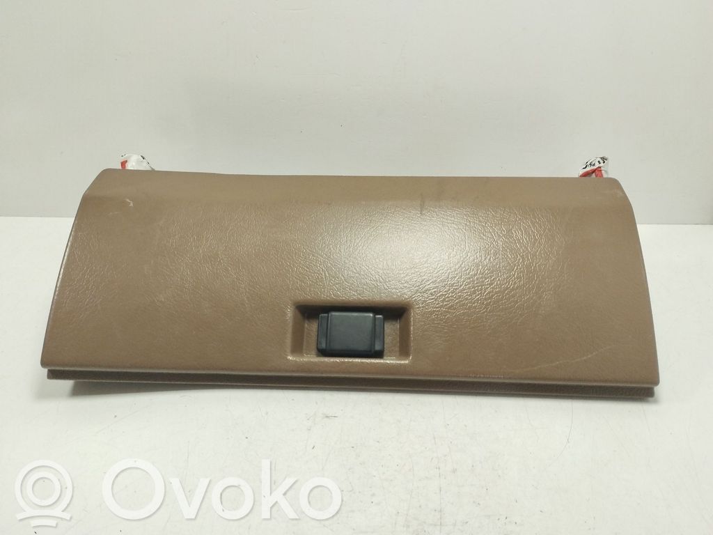 Glove box   NOREF