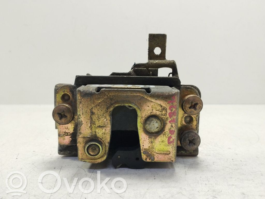Opel Kadett E Priekšpusē slēdzene 