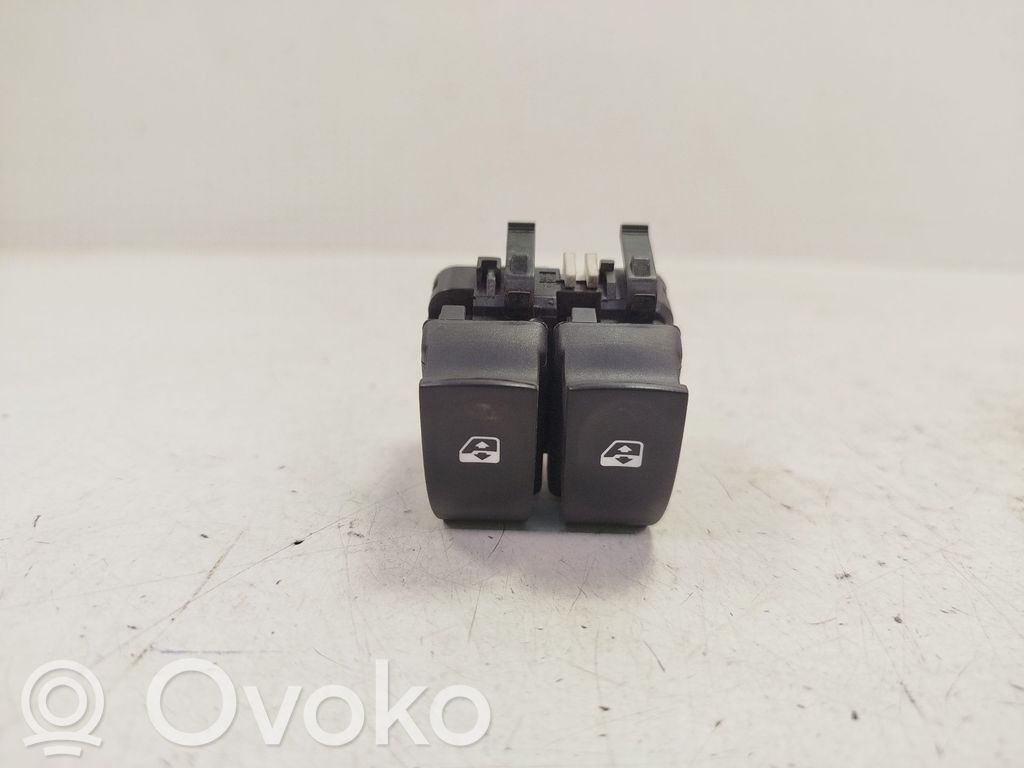 Renault Clio III Electric window control switch 