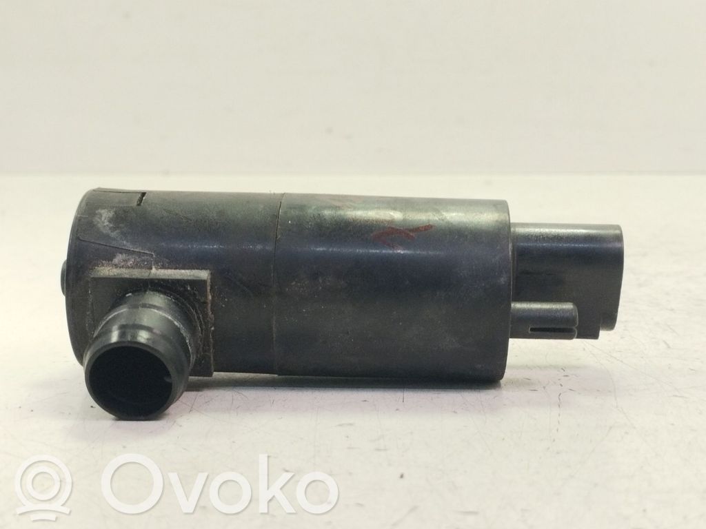 Toyota Avensis T270 Windscreen/windshield washer pump 