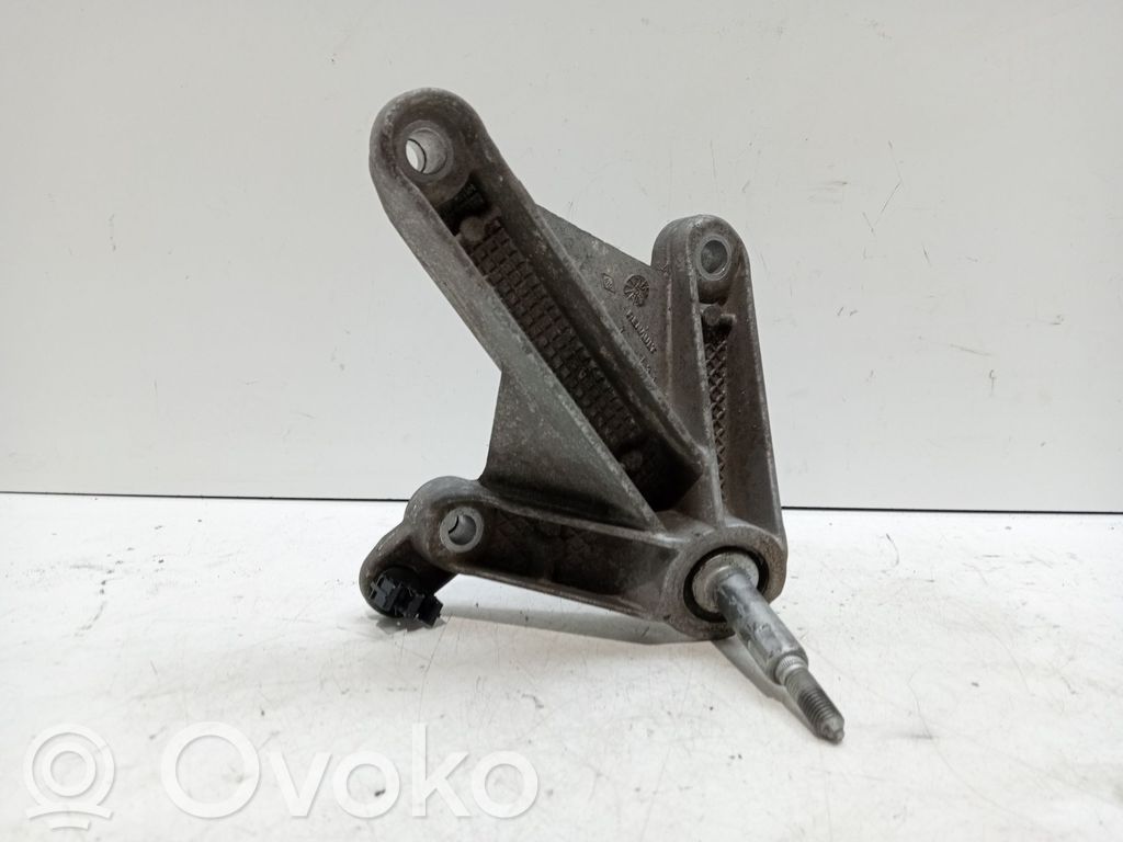 Engine mount bracket   8200457080