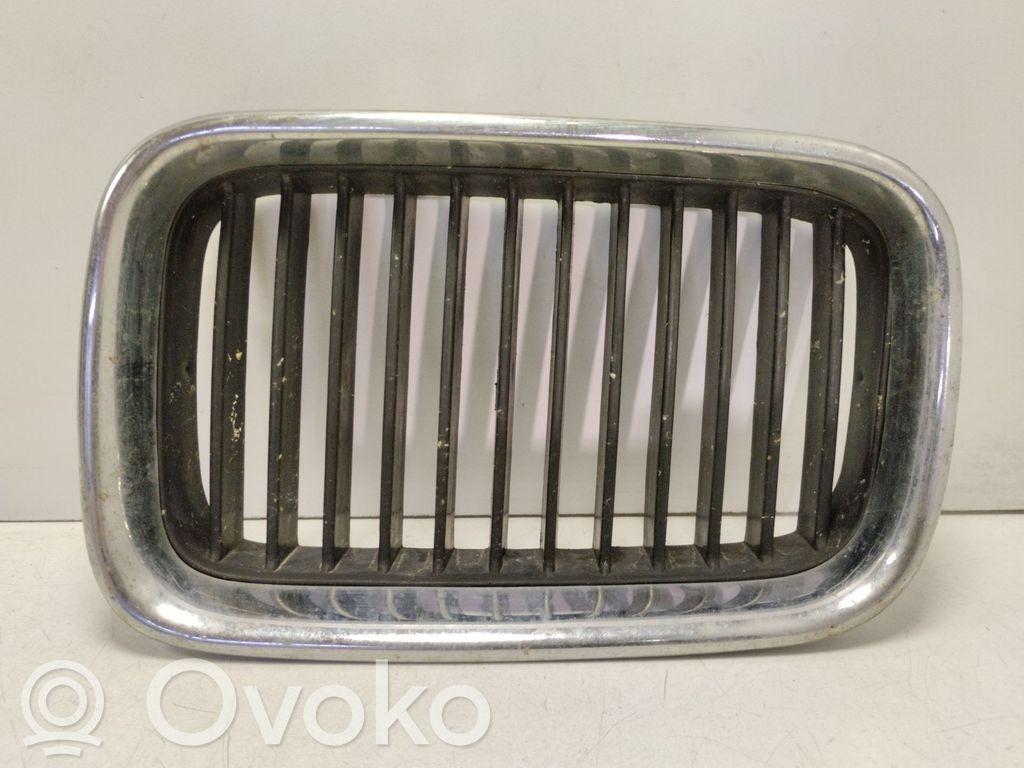 BMW 3 E36 Priekšējais režģis 