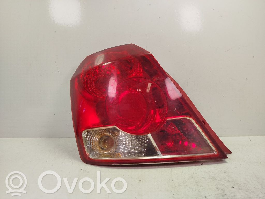 Chevrolet Aveo Aizmugurējais lukturis virsbūvē 