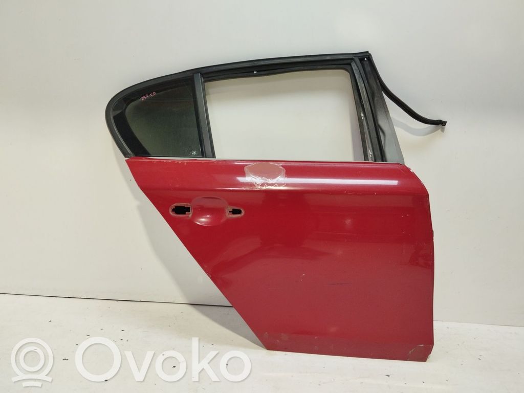Aizmugurējās durvis   41527191018