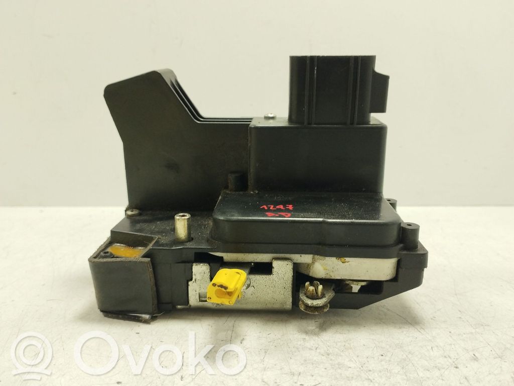 Ford Fusion Zamek drzwi przednich 