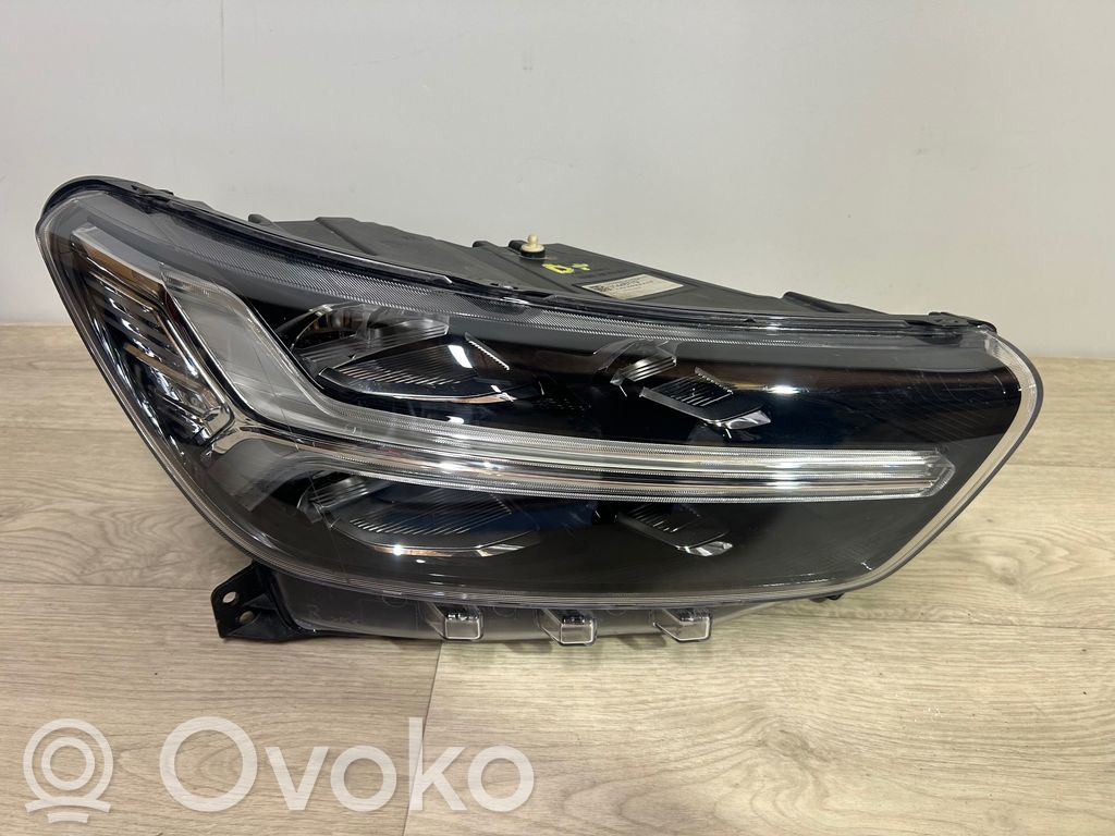 Volvo XC40 Headlight/headlamp 