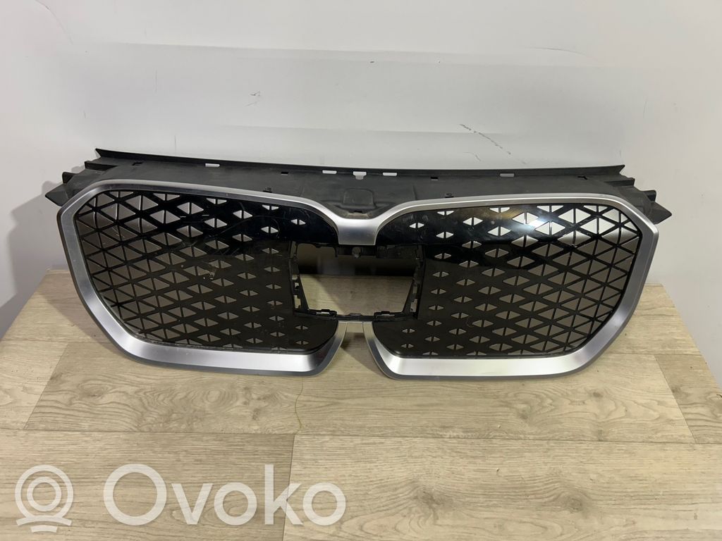 BMW X1 U11 Maskownica / Grill / Atrapa górna chłodnicy 