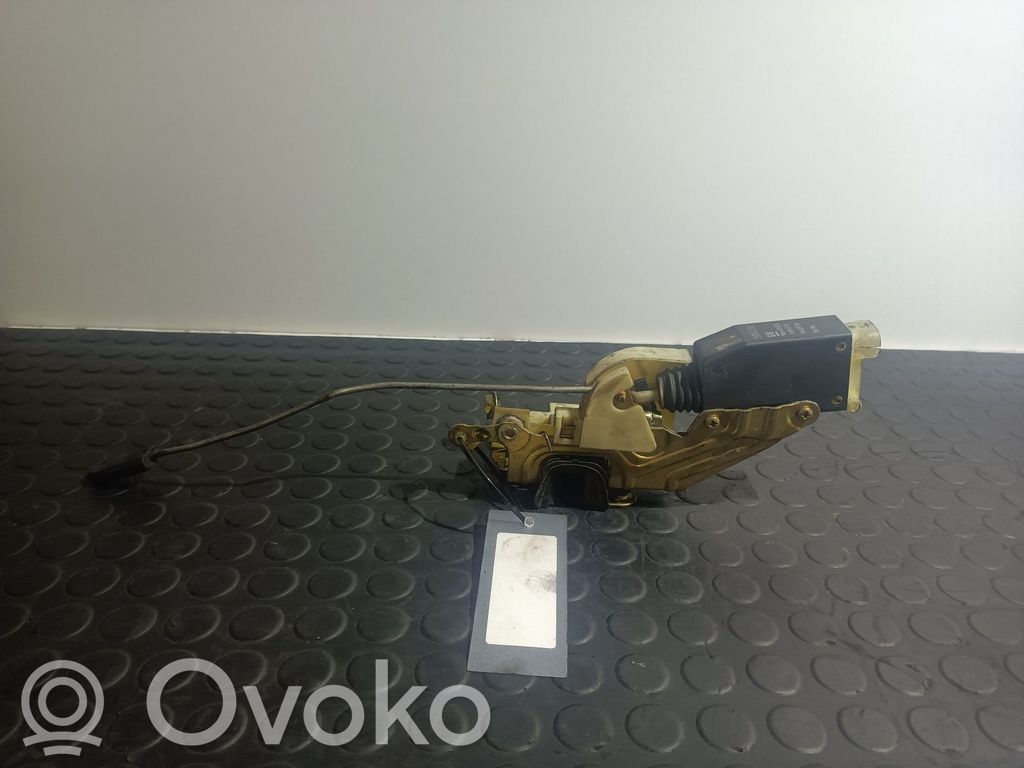 Opel Corsa B Priekšpusē slēdzene 