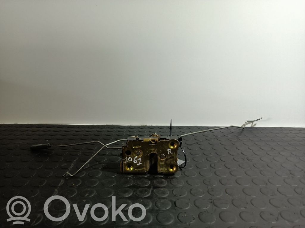 Opel Corsa B Priekšpusē slēdzene 