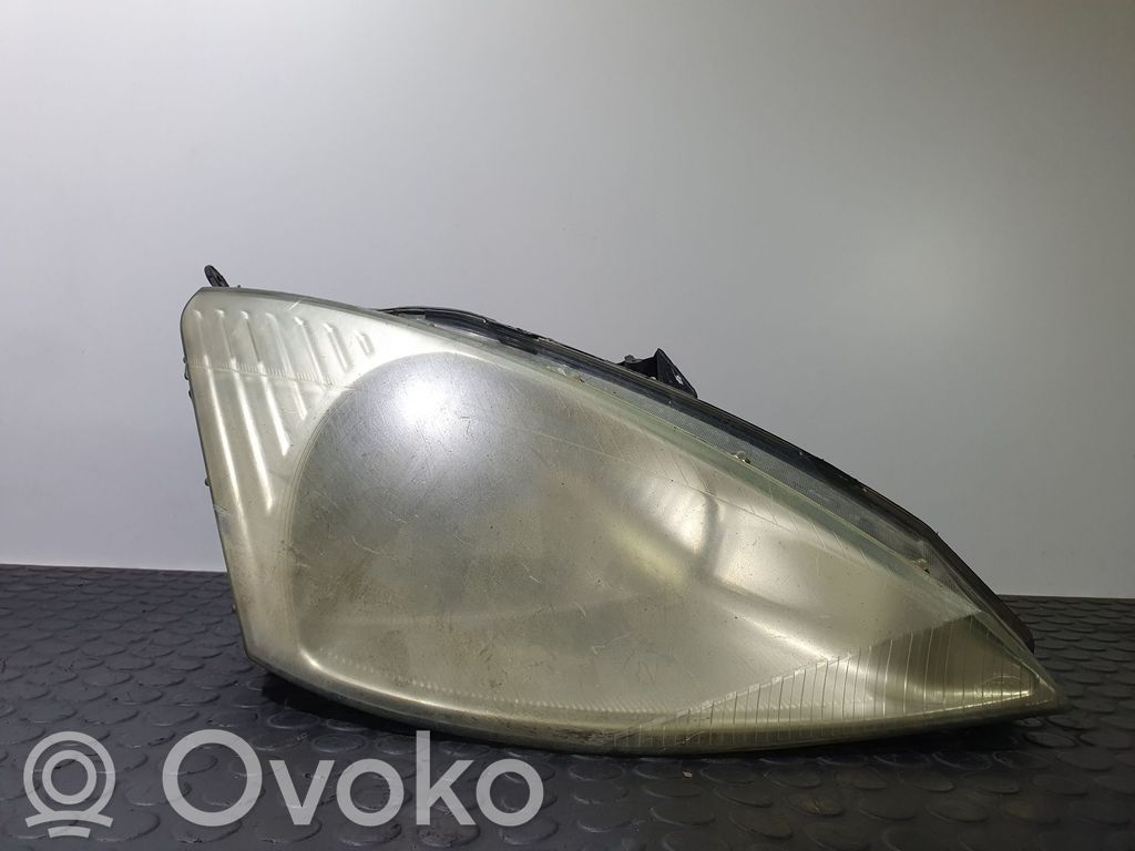 Ford Focus Lampa przednia 