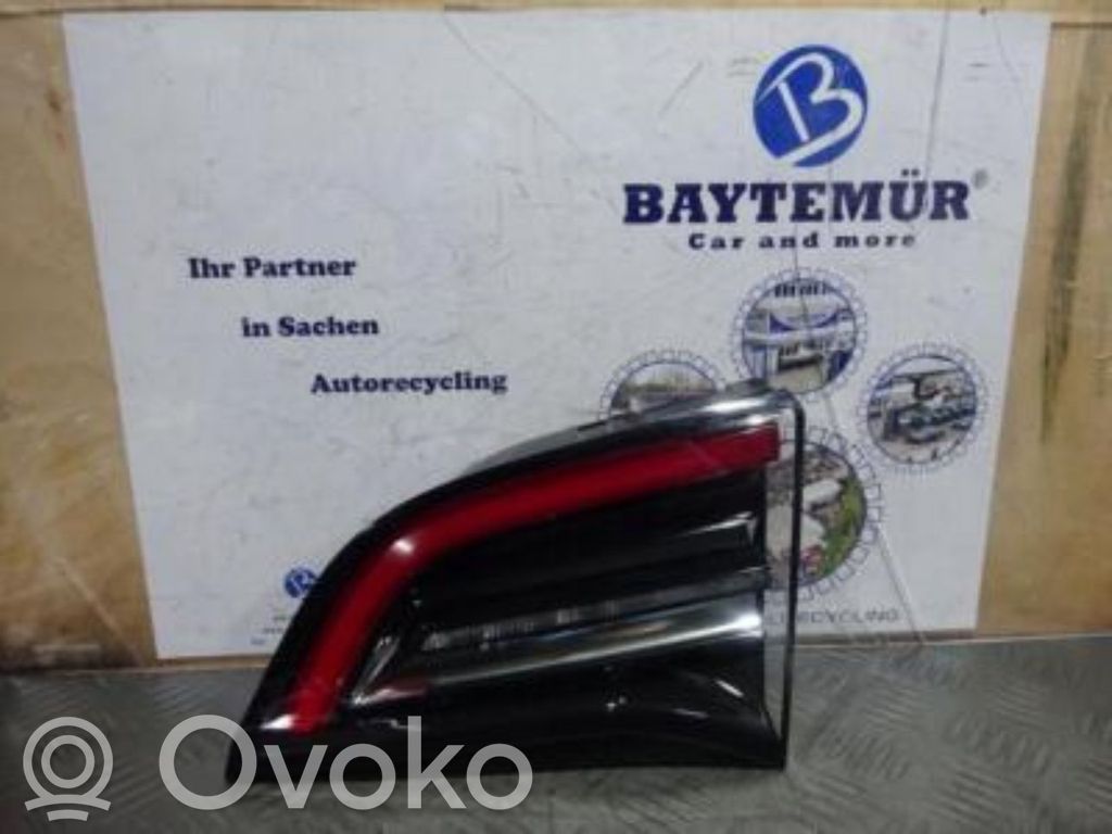 Tailgate rear/tail lights   1502089