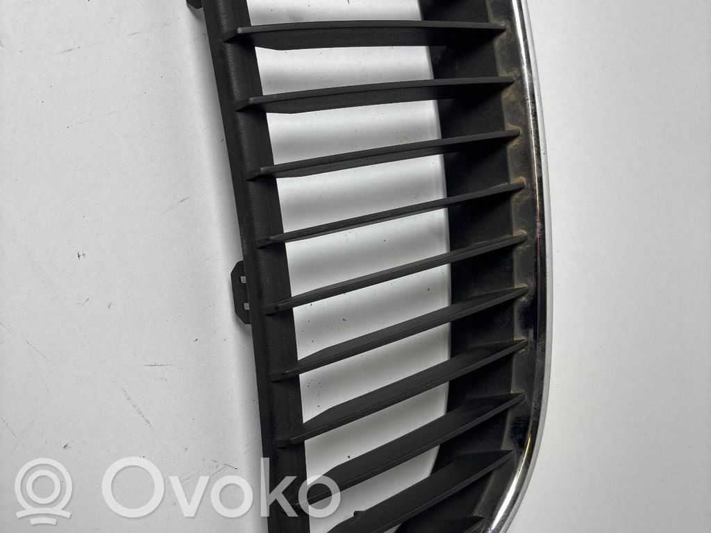 Grille de calandre avant   7120008