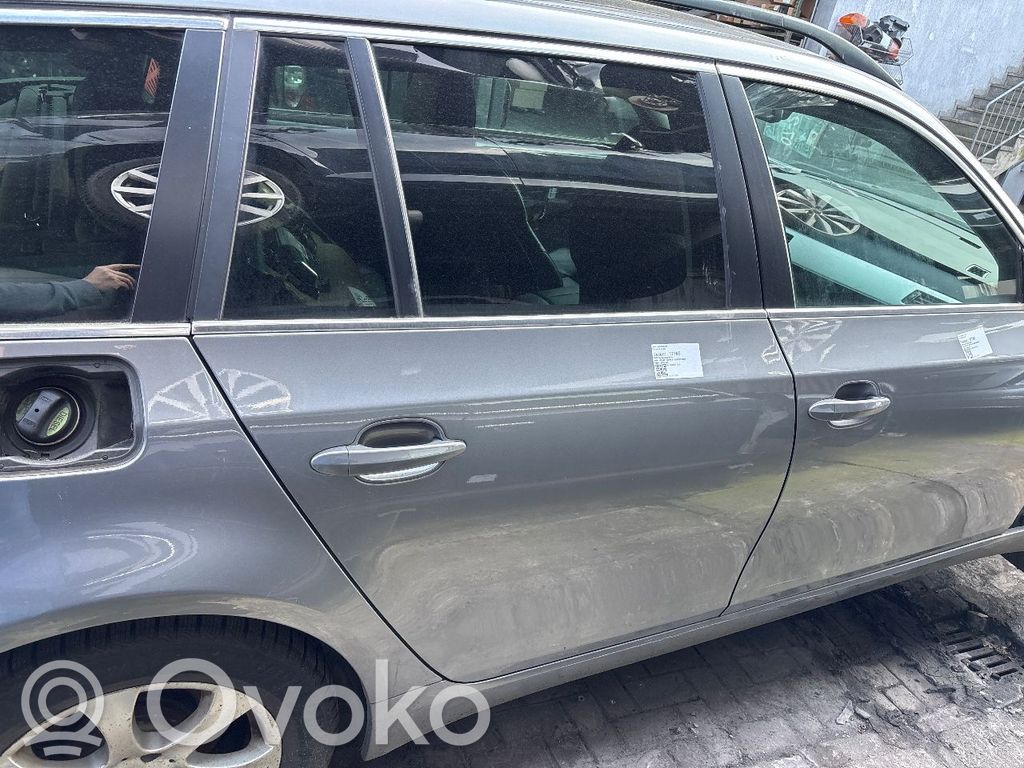 Rear door   5A2A368