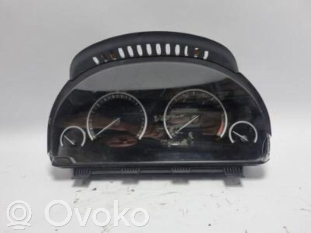 Geschwindigkeitsmesser Cockpit   9373775