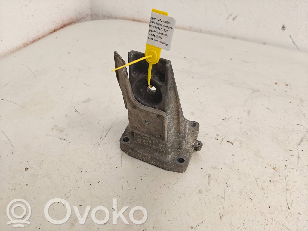 BMW 5 E60 E61 Engine mounting bracket 