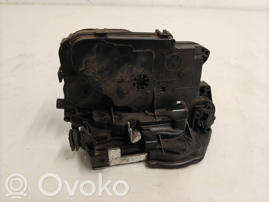 Rear door lock   7229467