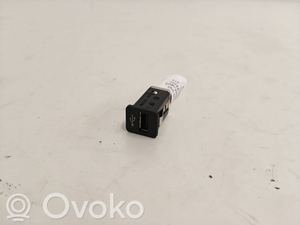 USB-pistokeliitin   9167196,BMW6131