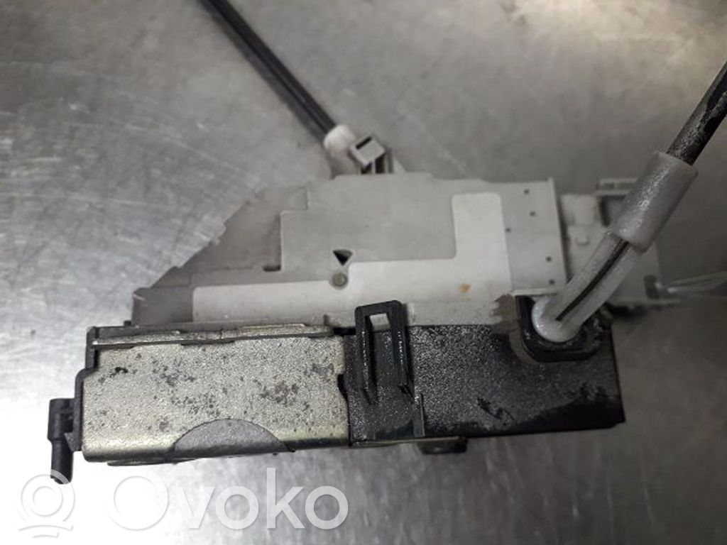 Peugeot 407 Front door lock 