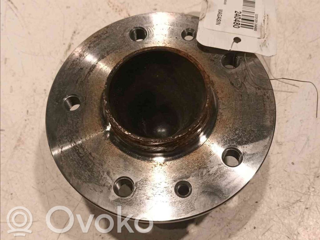 Cubo de rueda trasera   432026UA0A