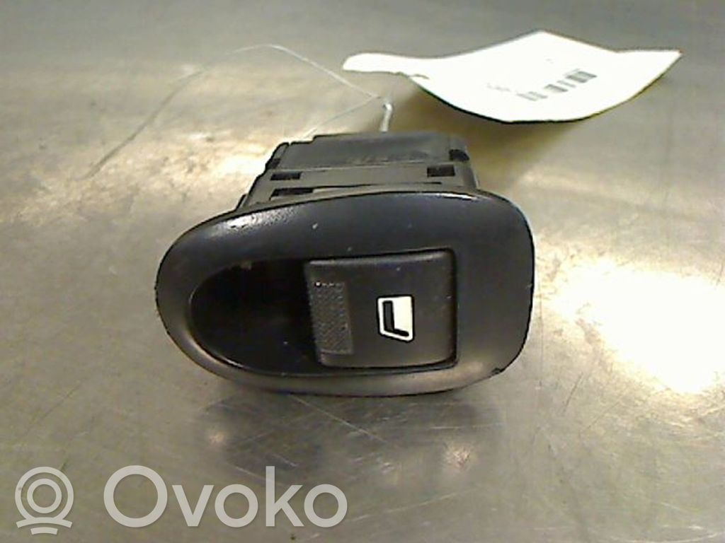 Peugeot 1007 Electric window control switch 