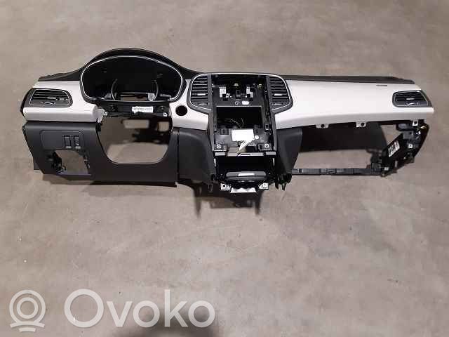 Deska rozdzielcza   681002875R