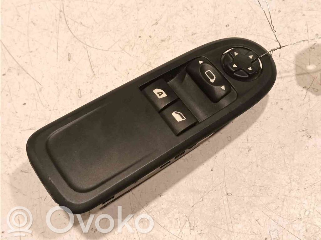 Electric window control switch   98012283XT