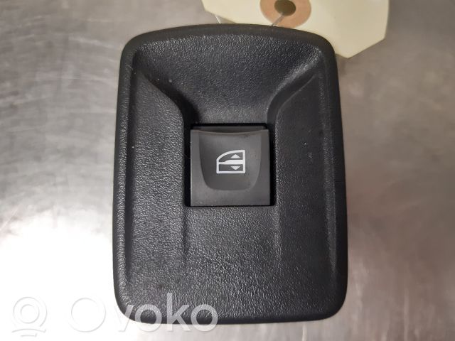 Renault Sandero II Electric window control switch 