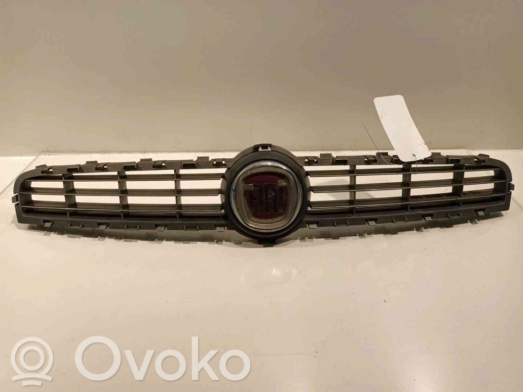 Fiat Bravo Etupuskurin ylempi jäähdytinsäleikkö 