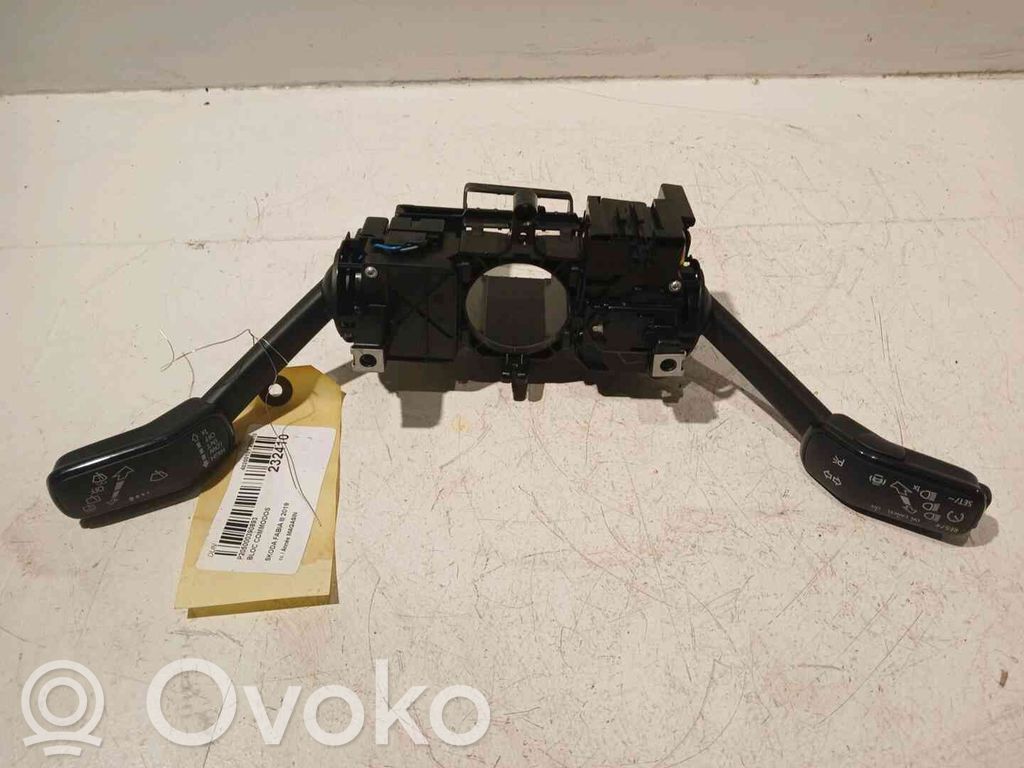 Skoda Fabia Mk3 (NJ) Commodo, commande essuie-glace/phare 