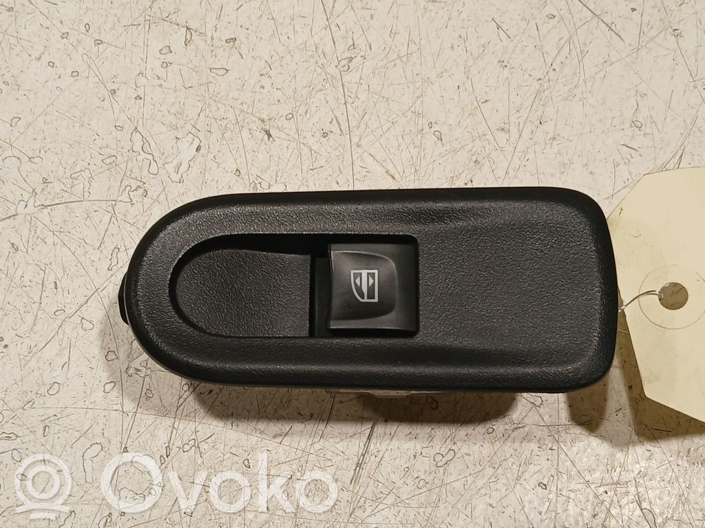 Renault Dacia Duster Electric window control switch 