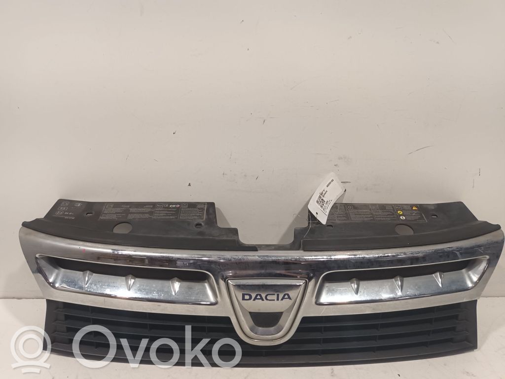Renault Dacia Duster Front bumper upper radiator grill 