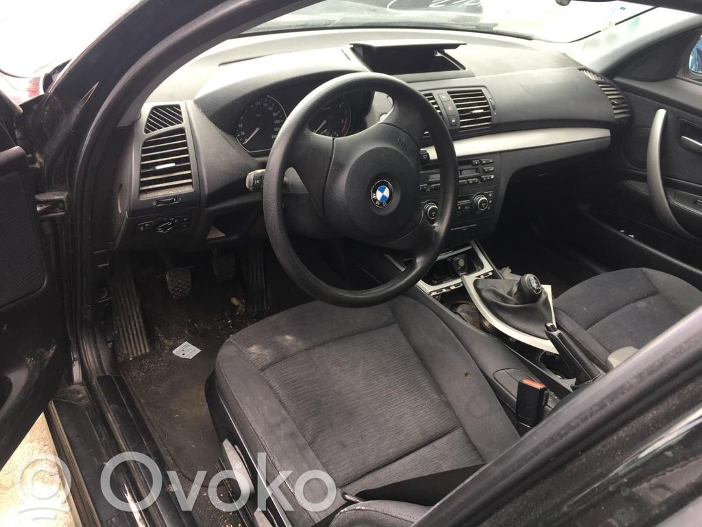 BMW 1 E81 E87 Boczna kratka nawiewu deski rozdzielczej 