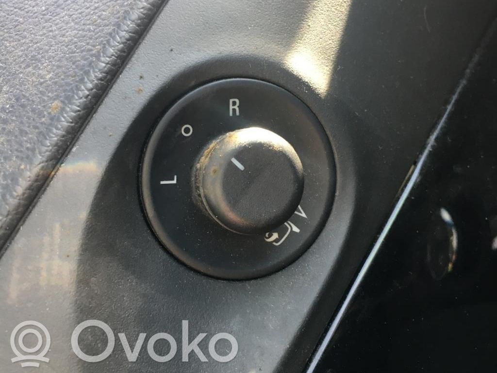 Chevrolet Orlando Wing mirror switch 