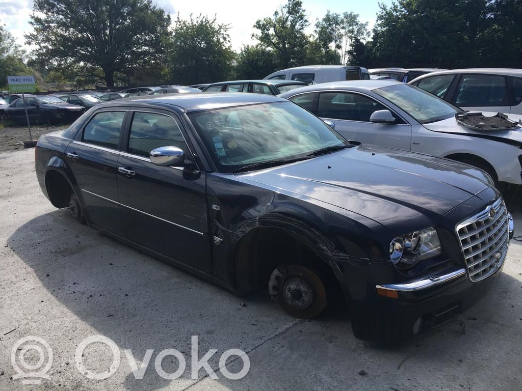 Chrysler 300 - 300C Priekšpusē slēdzene 