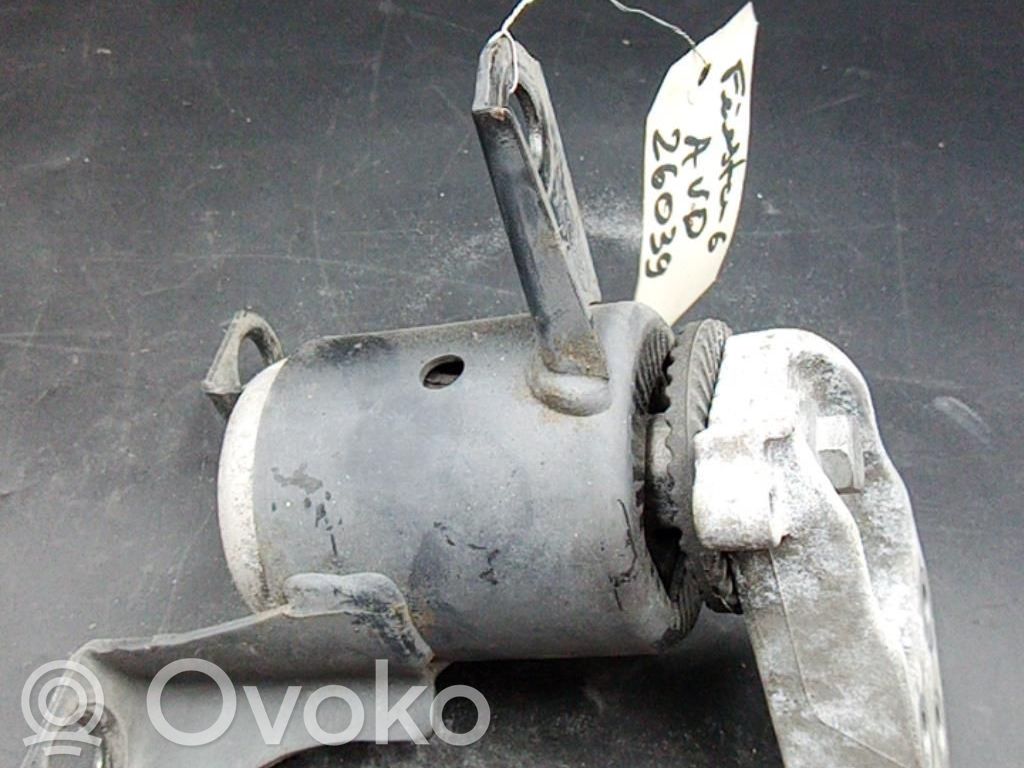 Engine mount bracket   1927068