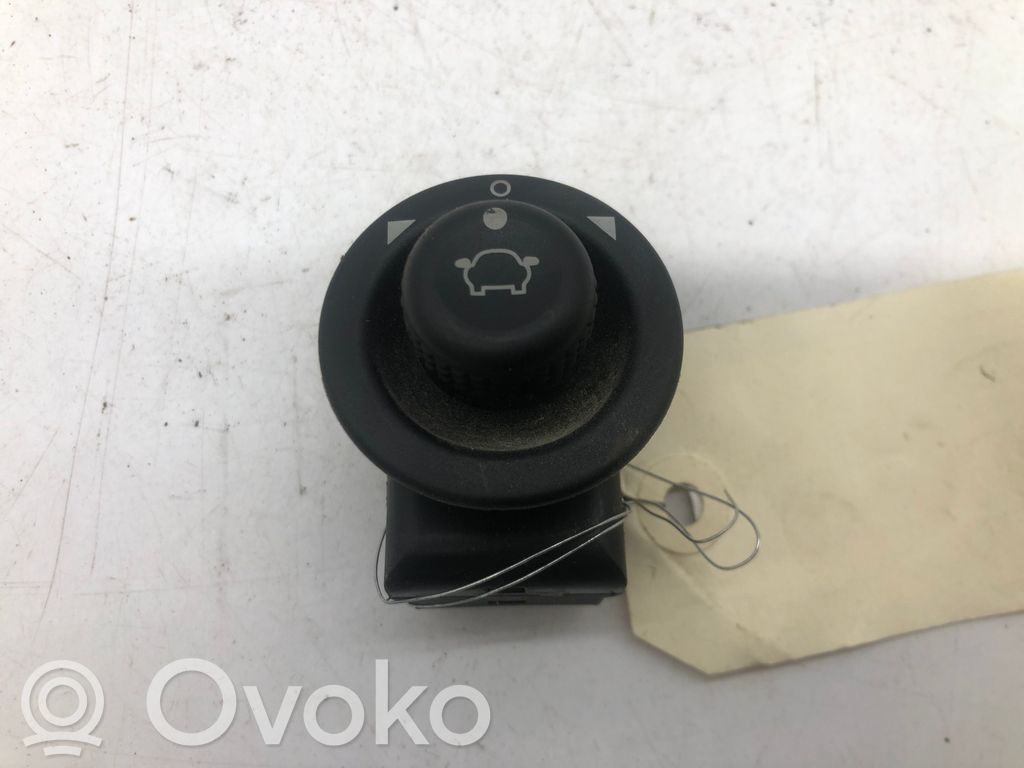 Wing mirror switch   1782898