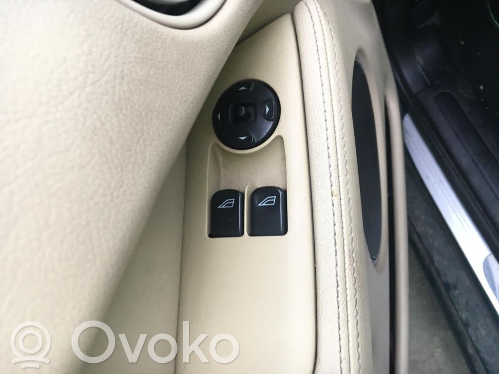 Electric window control switch   C2S27573