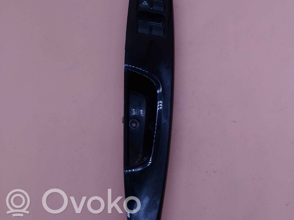Mitsubishi Space Star Electric window control switch 