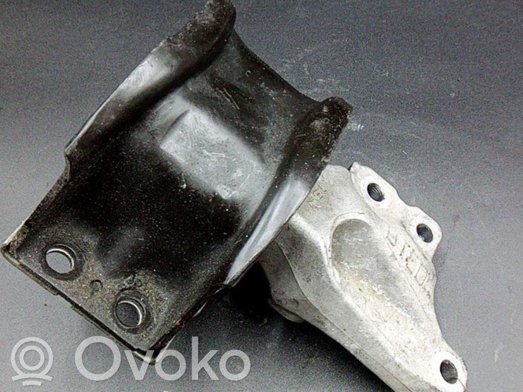 Peugeot 3008 I Engine mount bracket 